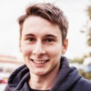 应用功能丰富，例如大群聊、频道、机器人、自定义贴纸等，被认为“在功能上比许多其他即时通讯工具更强大”。